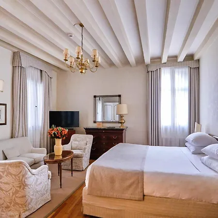 Hotel Villa Cipriani-3